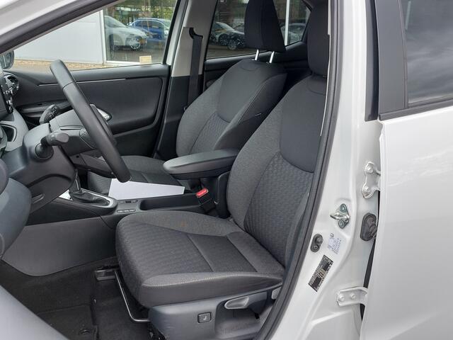 Toyota YARIS 1.5 Hybrid Dynamic | Apple Carplay+Android Auto | Clima | Adap.Cruise | Led Koplampen | Rijstrook+Licht+Regensensor | Achteruitrijcamera | Stoelverwarming | Mistlampen | Privacy Glass |16''lm