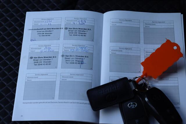 Toyota YARIS 1.5 Hybrid Executive , Parkeersensoren , Navigatie , Stoelverwarming