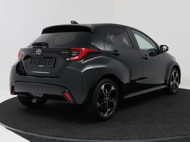 Toyota YARIS 1.5 Hybrid 130 Executive | Navigatie | PDC | Stuur-Stoelverwarming |