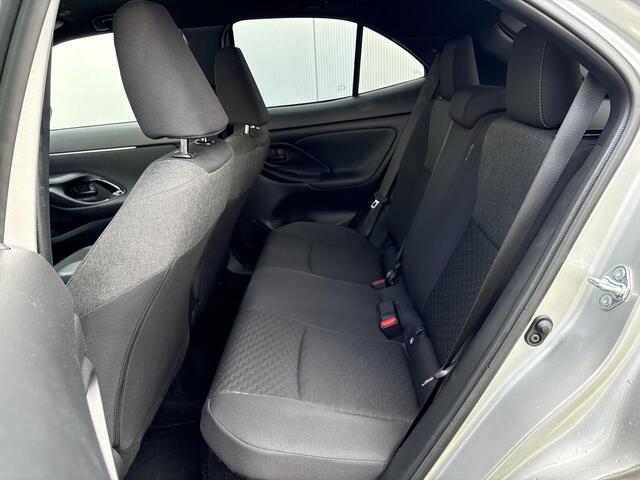 Toyota YARIS Cross 1.5 Hybrid 115 Dynamic **DODEHOEK DETECTIE/ STUURVERWARMING/ PARKEERSENSOREN**