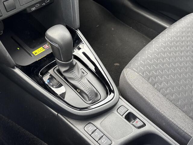 Toyota YARIS Cross 1.5 Hybrid 115 Dynamic **DODEHOEK DETECTIE/ STUURVERWARMING/ PARKEERSENSOREN**