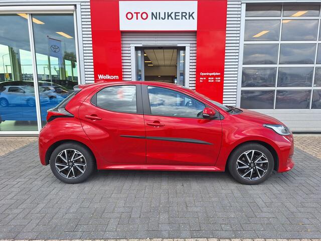 Toyota YARIS 1.5 Hybrid Dynamic met parkeersensoren voor en achter