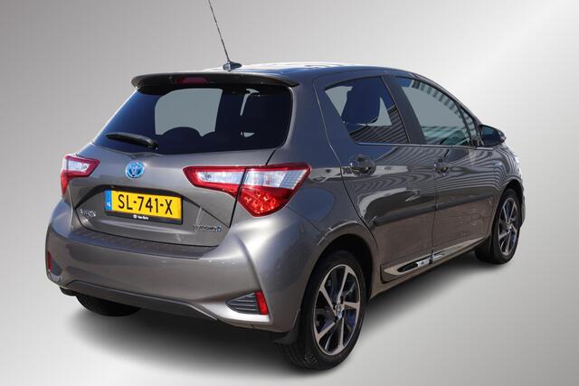 Toyota YARIS 1.5 Hybrid Premium, Pano, Halfleder, Parkeerhulpcamera, Dealer onderhouden!
