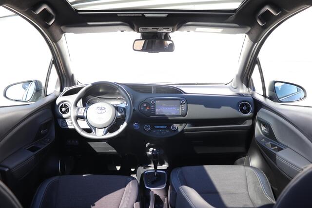 Toyota YARIS 1.5 Hybrid Premium, Pano, Halfleder, Parkeerhulpcamera, Dealer onderhouden!
