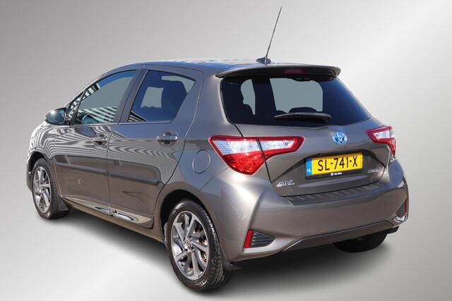 Toyota YARIS 1.5 Hybrid Premium, Pano, Halfleder, Parkeerhulpcamera, Dealer onderhouden!
