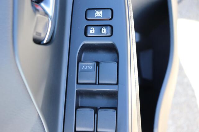 Toyota YARIS 1.5 Hybrid Premium, Pano, Halfleder, Parkeerhulpcamera, Dealer onderhouden!