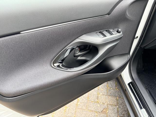 Toyota YARIS Cross 1.5 Hybrid 130 Executive Keyless entry+start/Cruisecontrole adapt./achteruitrijcam./Parkeersens. V+A/Elektr. climatecontrole/Verwarmde in hoogte verst.b. stoelen/L/M 18 inch/Led verlicht./lederen microvezel bekled./G