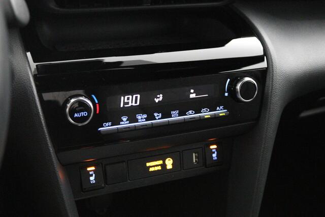 Toyota YARIS Cross 1.5 Hybrid Dynamic Comfort Pack |Stoelverwarming | Blind Spot | V+A Parkeersensoren | Stuurverwarming |