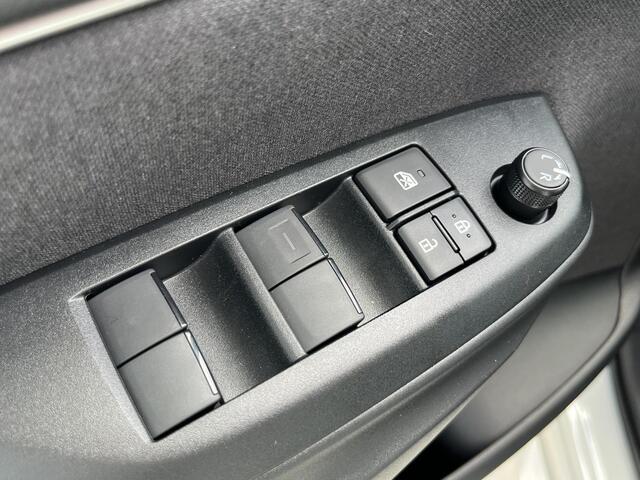 Toyota YARIS 1.5 Hybrid 115 Active NIEUW VAN ¤ 28769,- VOOR ¤ 25250,-