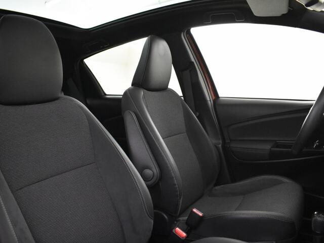 Toyota YARIS 1.5 Hybrid Executive Bi Tone | Panorama | Stoelverw |