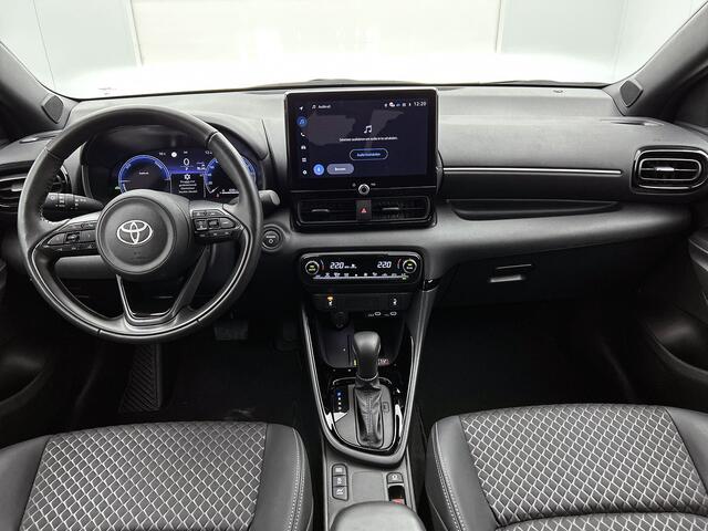 Toyota YARIS 1.5 Hybrid 130 Executive | BTW Voertuig | Sensoren V+A | Stoel + stuurverwarming | dodehoekdetectie | Apple CarPlay/Android Auto | Cruise control Adaptive | Draadloze telefoonlader | Onderweg-naar-dealer