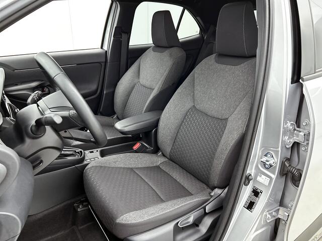 Toyota YARIS Cross 1.5 Hybrid 115 Dynamic Comfort Pack | BTW Voertuig | Stuur + Stoelverwarming | Dodehoekdetectie | Parkeersensoren V+A | Cruise Control Adaptive | Apple CarPlay/Android Auto | Onderweg-naar-dealer