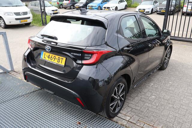 Toyota YARIS 1.5 Hybrid Dynamic Dealeronderhouden! Nederlandse auto/Achteruitrijcamera/Apple carplay/Adaptieve Cruise control/Lane assist/Climate control/DAB/Bluetooth