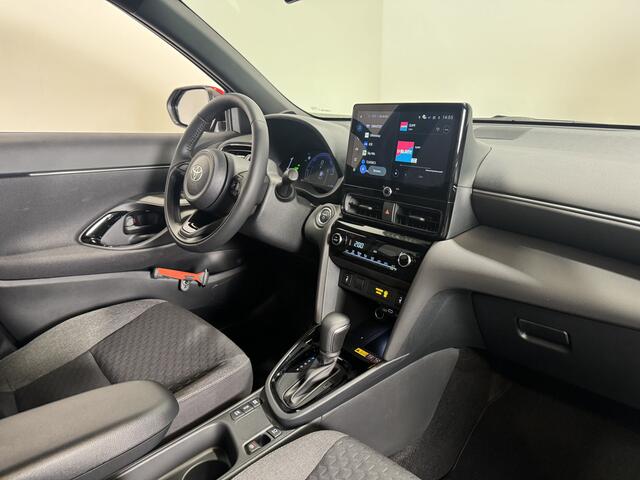 Toyota YARIS Cross 1.5 Hybrid 130 Dynamic | Comfort Pack | Parkeersensoren voor - en achter | Dodehoekdetectie | Trekhaak afneembaar |