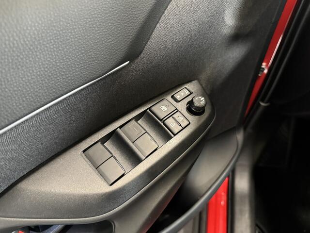Toyota YARIS Cross 1.5 Hybrid 130 Dynamic | Comfort Pack | Parkeersensoren voor - en achter | Dodehoekdetectie | Trekhaak afneembaar |