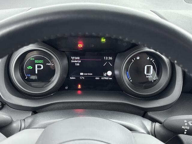 Toyota YARIS 1.5 Hybrid Dynamic Limited | Binnenspiegel Automatisch Dimmend | Apple Carplay/Android Auto | Stoelverwarming | Metallic Lak |
