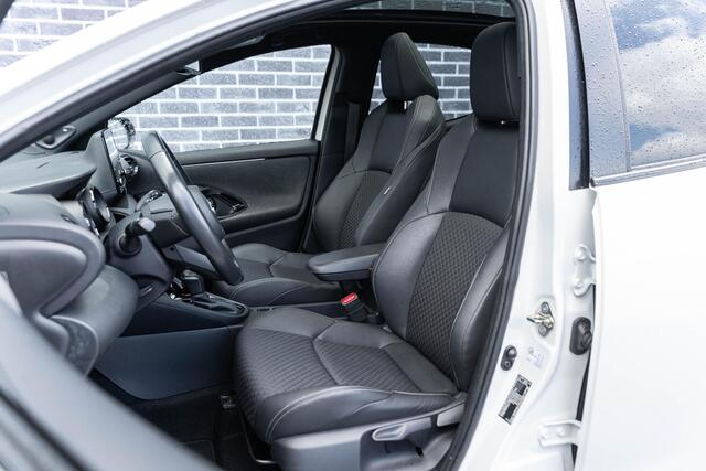 Toyota YARIS 1.5 Hybrid Executive | Panoramadak | JBL Audio | Achteruitrijcamera | Keyless Entry | Parkeersensoren | Navigatie | Apple Carplay | Android Auto | Lichtmetalen Velgen 17 inch