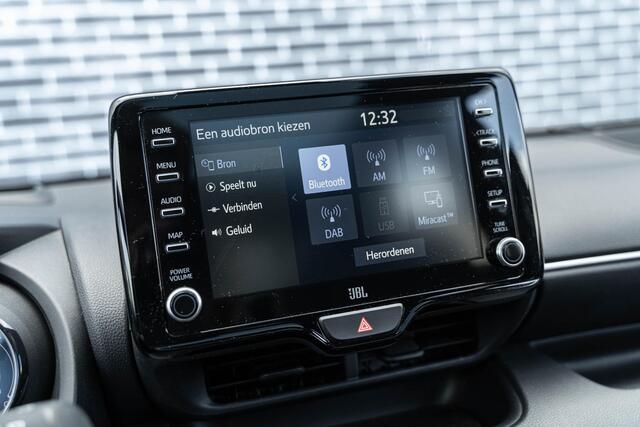 Toyota YARIS 1.5 Hybrid Executive | Panoramadak | JBL Audio | Achteruitrijcamera | Keyless Entry | Parkeersensoren | Navigatie | Apple Carplay | Android Auto | Lichtmetalen Velgen 17 inch