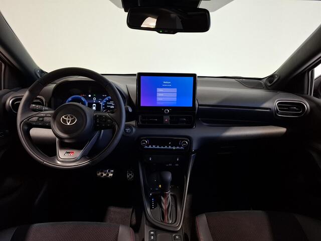 Toyota YARIS 1.5 Hybrid 130 GR SPORT | Plus Pack | Pano | JBL | HUD | Stoel- stuurverw. | BSM
