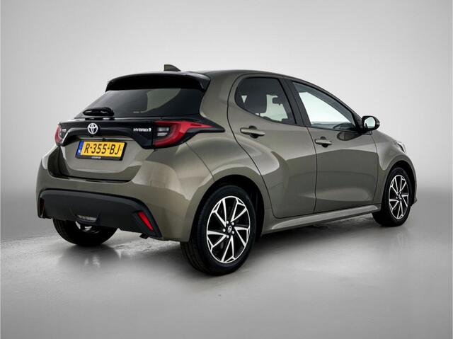 Toyota YARIS 1.5 Hybrid Dynamic | NIEUW GELEVERD & ONDERHOUDEN | 1e Eigenaar | Navigatie | Unieke Kleur | Onderweg-naar-dealer