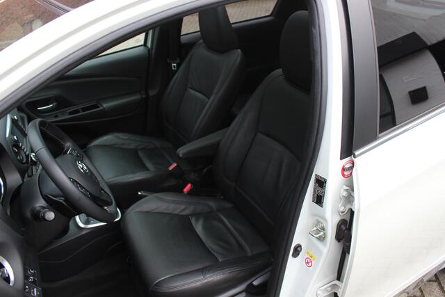 Toyota YARIS 1.5 VVT-i Executive Leder, Panorama dak, Automaat