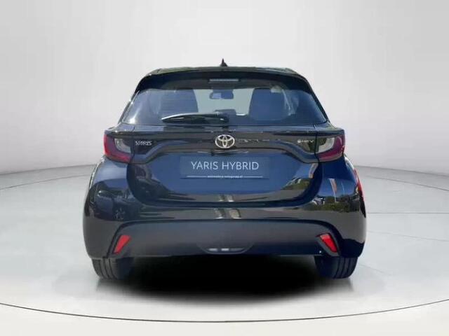 Toyota YARIS 1.5 Hybrid 115 Comfort **NIGHT SKY BLACK METALLIC/ NIEUWE AUTO/ DIRECT LEVERBAAR**