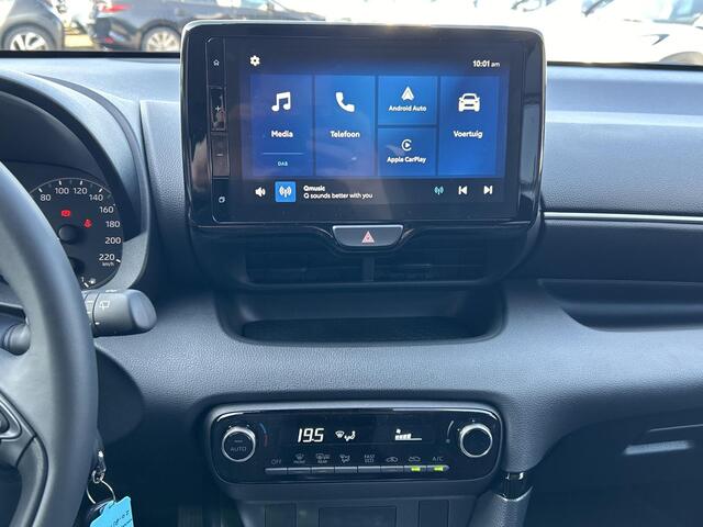 Toyota YARIS 1.5 Hybrid 115 Comfort **NIGHT SKY BLACK METALLIC/ NIEUWE AUTO/ DIRECT LEVERBAAR**