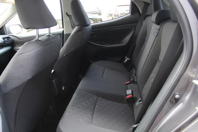 Toyota YARIS 1.5 Hybrid 115 First Edition | Rijklaar | Trekhaak | Keyless | LED | Camera | Adap.cruise | Clima | Apple/Android | Navi | All season