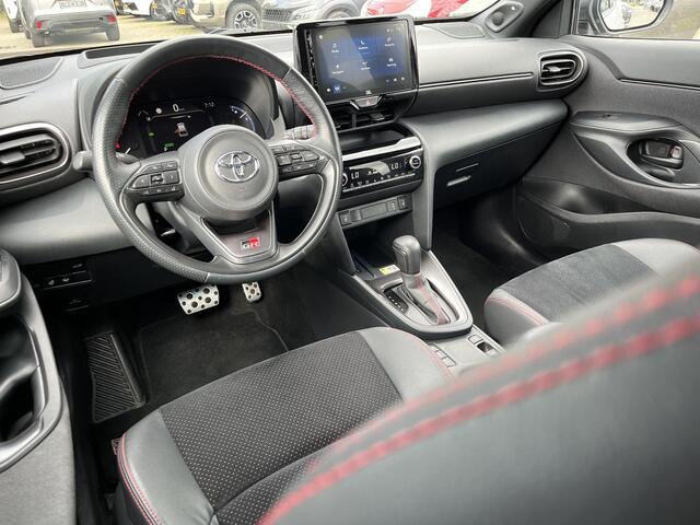 Toyota YARIS Cross 1.5 Hybrid GR Sport | All-in prijs | Automaat | Stoelverwarming | Stuurverwarming