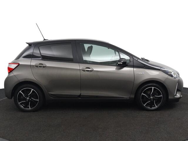 Toyota YARIS 1.5 Hybrid Bi-Tone | Cruise Control | Panoramadak | Parkeersensoren |