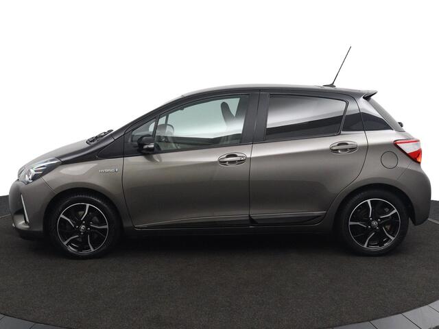 Toyota YARIS 1.5 Hybrid Bi-Tone | Cruise Control | Panoramadak | Parkeersensoren |