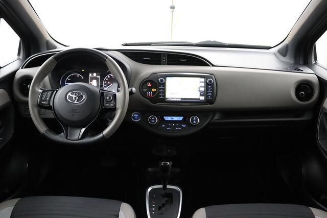 Toyota YARIS 1.5 Hybrid Bi-Tone | Cruise Control | Panoramadak | Parkeersensoren |
