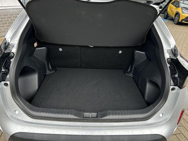 Toyota YARIS Cross 1.5 Hybrid 115 Dynamic RIJKLAAR | COMFORT Pakket | Navigatie | PDC | BSM | Stoel- & Stuurverwarming | NL AUTO