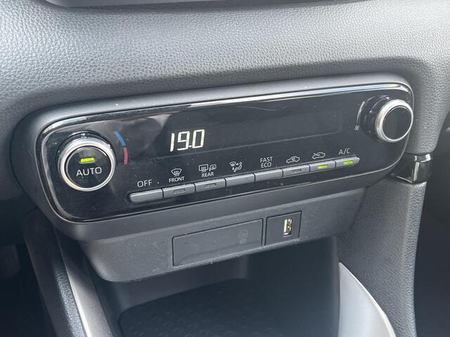 Toyota YARIS 1.5 Hybrid Dynamic | Parkeersensoren achter | Carplay | Licht metalen velgen | LED koplampen |