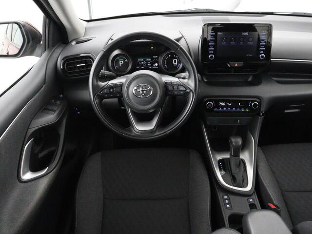 Toyota YARIS 1.5 Hybrid Dynamic | Carplay | Adaptive cruise | Keyless | Camera | Full LED | Climate control | 16'' | Bluetooth | DAB | Regensensor | Origineel NL