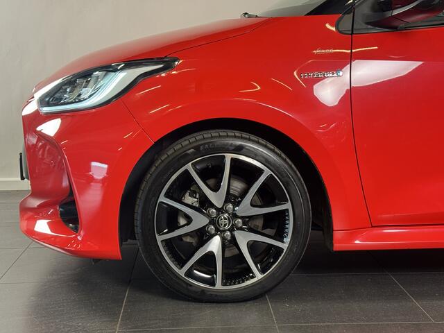 Toyota YARIS 1.5 Hybrid Launch Edition | JBL Audio | HUD | Sportstoelen | BSM |