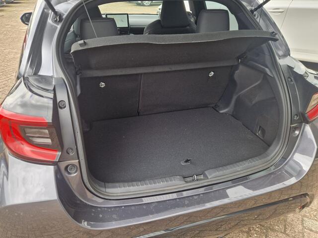 Toyota YARIS 1.5 Hybrid 130 Executive All season banden slecht 12000 km!!