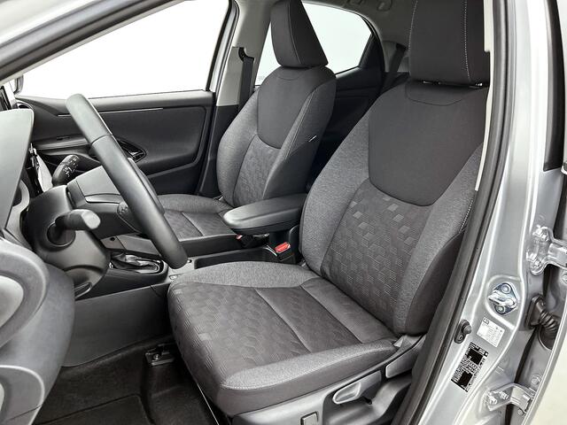 Toyota YARIS 1.5 Hybrid 115 Dynamic | Parkeersensoren V+A | Stuur-Stoelverwarming | Dode Hoek Detectie Onderweg-naar-dealer