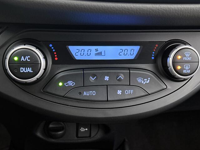 Toyota YARIS 1.5 VVT-i Dynamic | Camera | Trekhaak | LM Velgen | Leseman