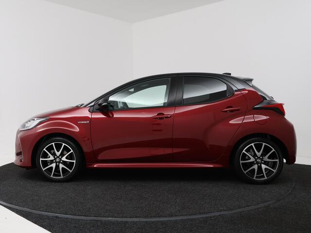Toyota YARIS 1.5 Hybrid Executive Bi-Tone | Navigatie | JBL | Panoramadak | Head-up | BLS | PDC | Stuur-Stoelverwarming |