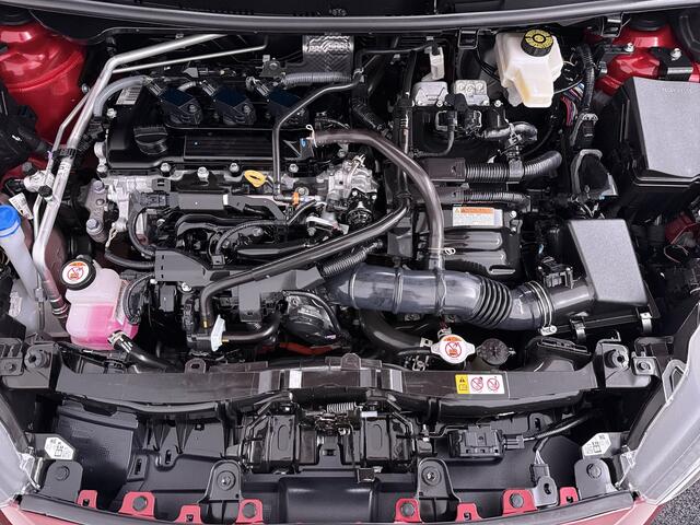 Toyota YARIS 1.5 Hybrid Executive Bi-Tone | Navigatie | JBL | Panoramadak | Head-up | BLS | PDC | Stuur-Stoelverwarming |
