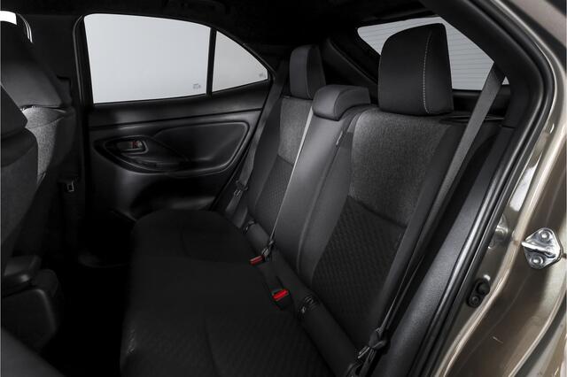 Toyota YARIS Cross 1.5 Hybrid 115 Dynamic | Dig.Cockpit | Adapt.Cruise | Stoel-+stuurverwarming | Camera | PDC | NAV+App.Connect | Auto.Airco | LM 17" | 3717