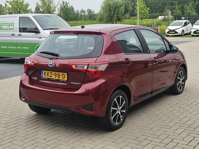 Toyota YARIS 1.5 Hybrid Design Red Navi Camera Stoelvw
