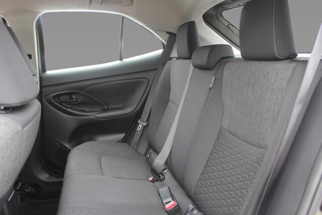 Toyota YARIS Cross 1.5 Hybrid Active Lichtmetalen velgen 17", Achteruitrijcamera