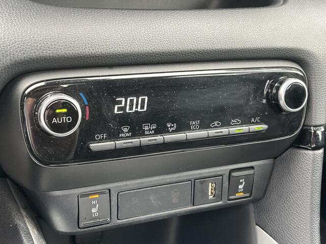 Toyota YARIS 1.5 Hybrid Dynamic | Licht metalen velgen | Carplay | Stoelverwarming | LED koplampen | Keyless entry |