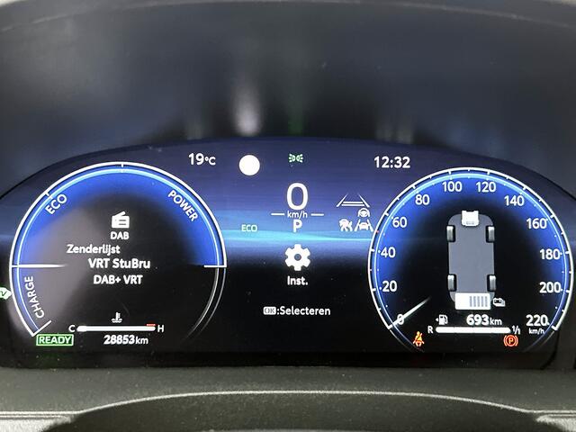 Toyota YARIS 1.5 Hybrid 130 Executive | BTW Voertuig | Dodehoek detectie | Stoel+Stuurverwarming | Parkeersensoren voor+achter | draadloze lader telefoon | Cruise Control Adaptive | Climate Control | Apple CarPlay/Android Auto |