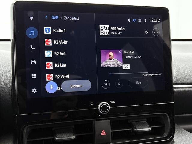 Toyota YARIS 1.5 Hybrid 130 Executive | BTW Voertuig | Dodehoek detectie | Stoel+Stuurverwarming | Parkeersensoren voor+achter | draadloze lader telefoon | Cruise Control Adaptive | Climate Control | Apple CarPlay/Android Auto |