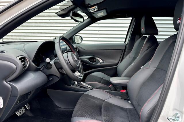 Toyota YARIS Cross 1.5 Hybrid GR Sport JBL / Head-up / Navi
