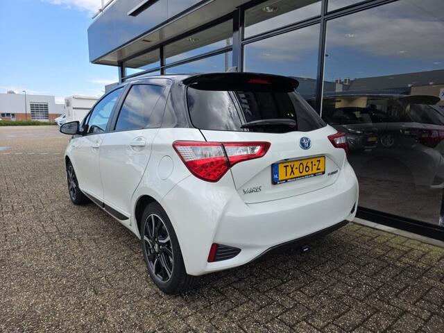 Toyota YARIS 1.5 HYB BI-TONE PLUS TREKHAAK/NAVI/PANO