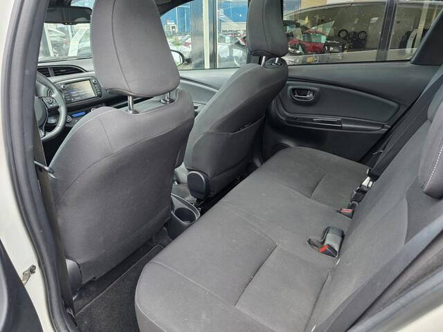 Toyota YARIS 1.5 HYB BI-TONE PLUS TREKHAAK/NAVI/PANO